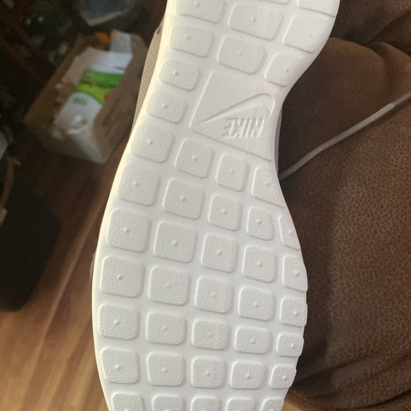 Nike - Picture 3 of 8